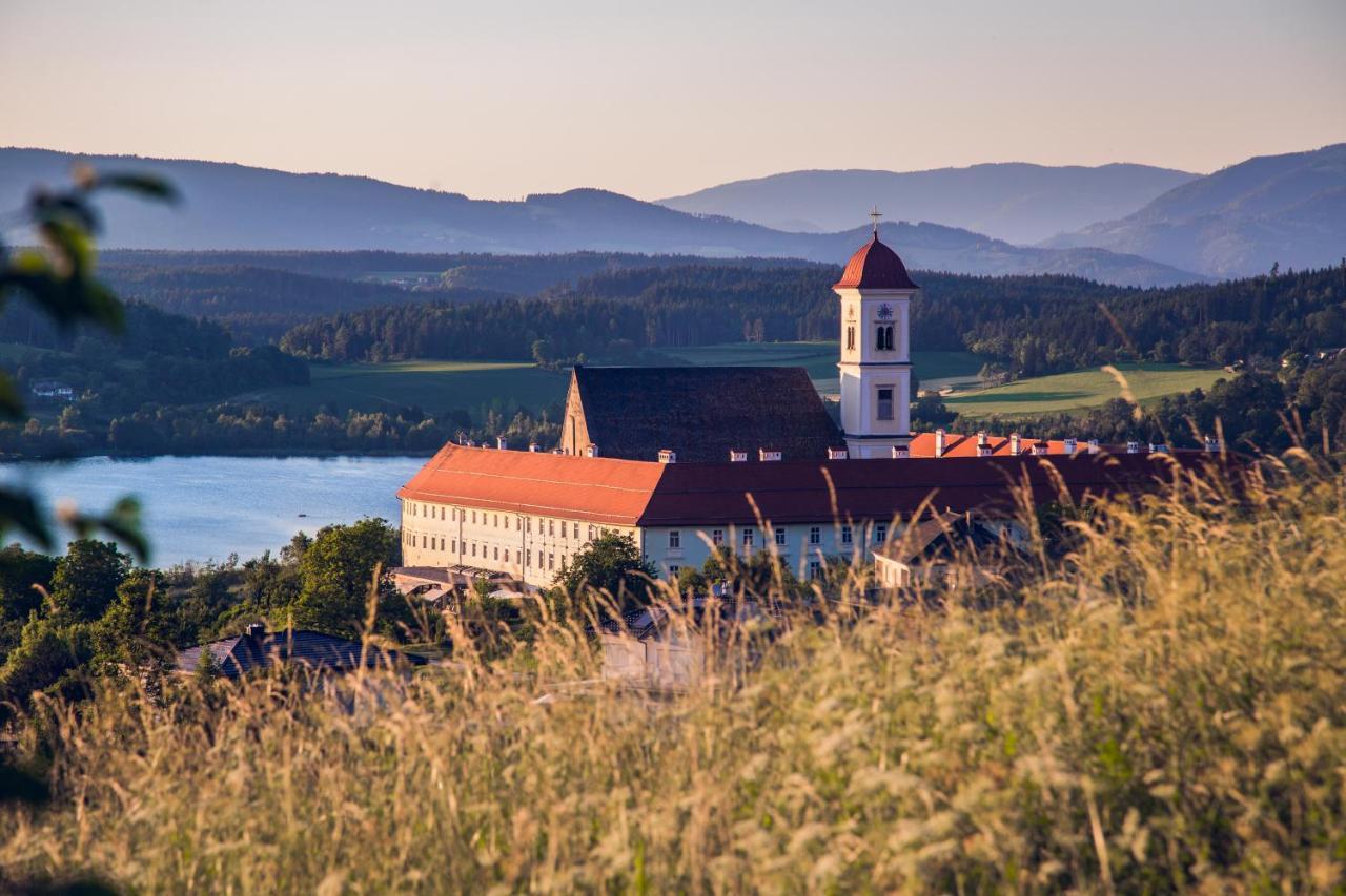 Stift St. Georgen Am Laengsee Sankt Georgen am Längsee Esterno foto